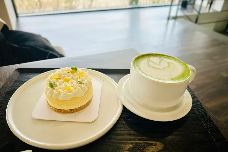 rwnd Seoul — Kyoto matcha latte and cheesecake by the window