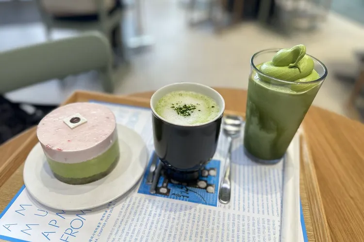 Osulloc Yongsan — matcha latte, matcha soft serve drink, and matcha layered cake