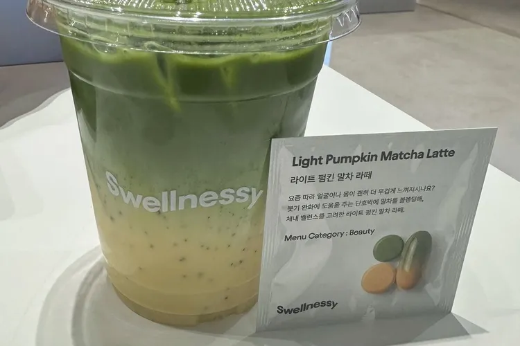 Swellnessy — Light Pumpkin Matcha Latte
