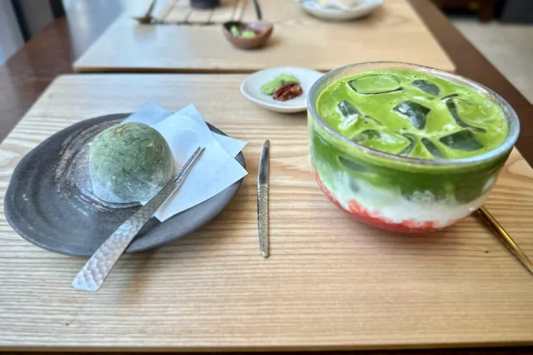 Mochibang — iced strawberry matcha latte and matcha mochi